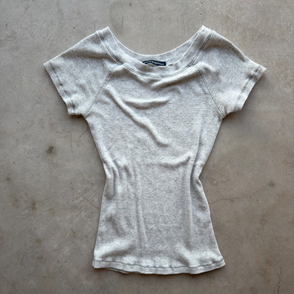 Brandy Melville Gray Ribbed Short Sleeve Raglan Scoop Neck Top One Size